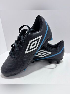 Kids Umbro Black Soccer Cleats Size 2 NEW